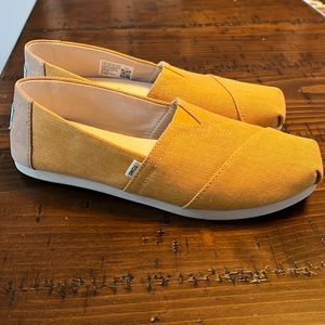 TOMS shoes 7.5 new